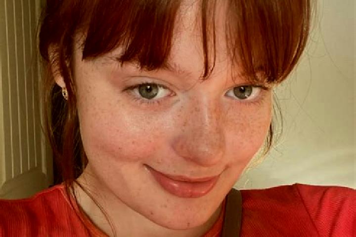 Elizabeth, 24, a red brown-eyed mixed companion based in Galluis. Offering Fetish, Dinner Date, BDSM. Available for incall and outcall, day and evening dates.