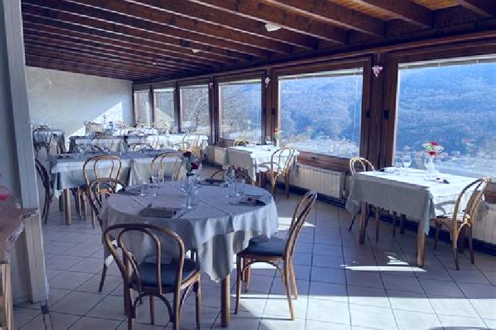 Elizabeth, 24 — Escort in Cuasso al Piano, Italy
