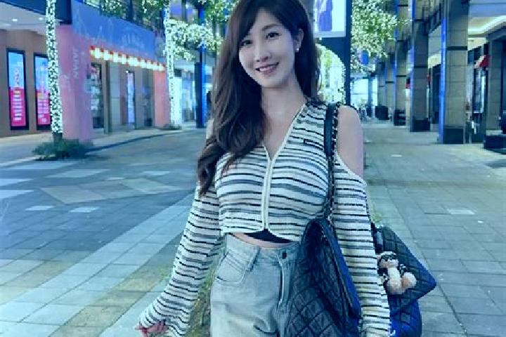 Elizabeth, 24 — Escort in Ningchang, China