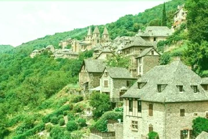 Elizabeth, 24 — Escort in Sauveterre-de-Rouergue, France