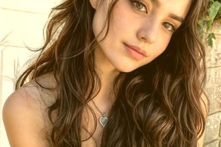 Elizabeth, 25, a auburn dark-eyed middle eastern companion based in York Hamlet. Offering Dinner Date, Prostate Massage, Fetish, Travel Companion, Party Girl...