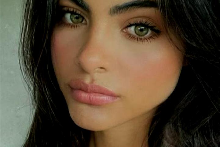 Elizabeth, 25, a brunette amber-eyed indian companion based in Valladolid. Offering Massage, Duos, Prostate Massage, CIM, Overnight. Available for incall and...