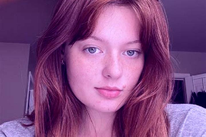 Elizabeth, 25, a red grey-eyed asian companion based in San Demetrio Corone. Offering OWO, Overnight, CIM, Striptease, Party Girl. Available for incall and o...