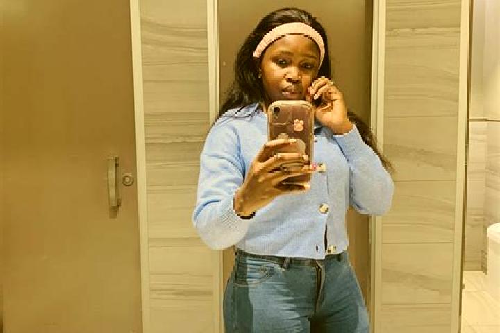 Elizabeth, 25 — Escort in Ha-Mavhunga, South Africa