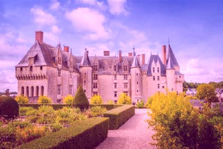 Elizabeth, 25 — Escort in Les Essards, France