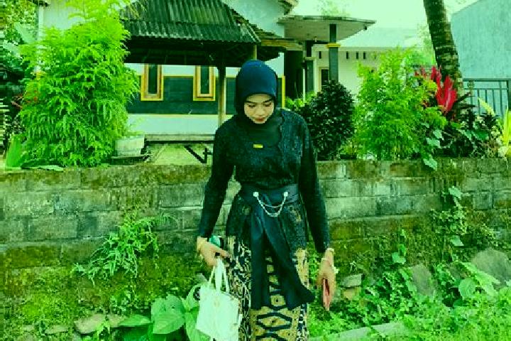 Elizabeth, 25 — Escort in Semayan, Indonesia