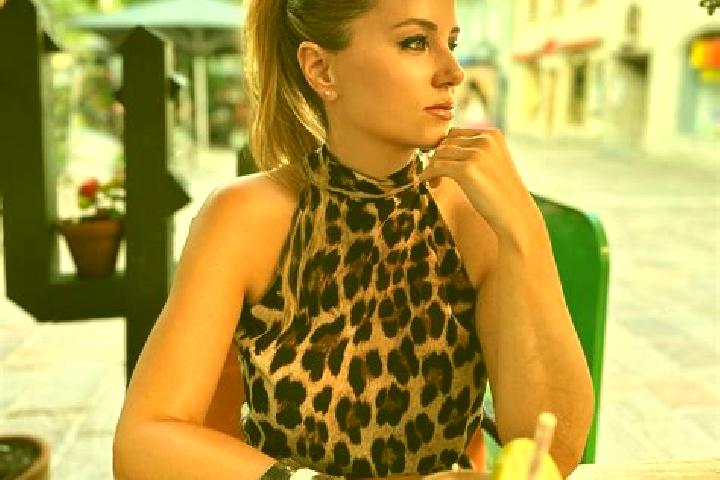 Elizabeth, 25 — Escort in Woerschach, Austria