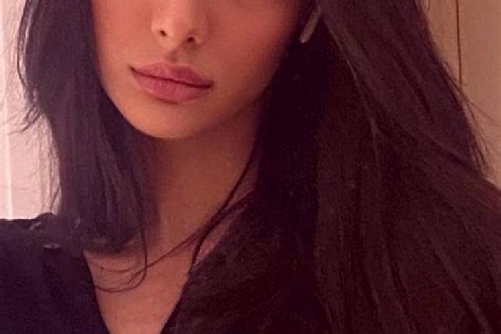 Elizabeth, 26, a black dark-eyed middle eastern companion based in Gheorghieni. Offering Prostate Massage, Dinner Date, Massage. Available for incall and out...