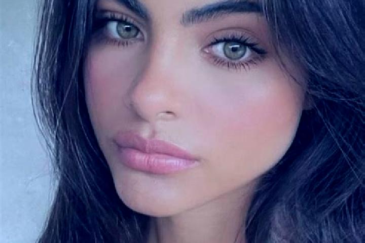 Elizabeth, 26, a brunette grey-eyed indian companion based in Kepnock. Offering GFE, Massage, 69, Striptease. Available for incall and outcall, overnight boo...