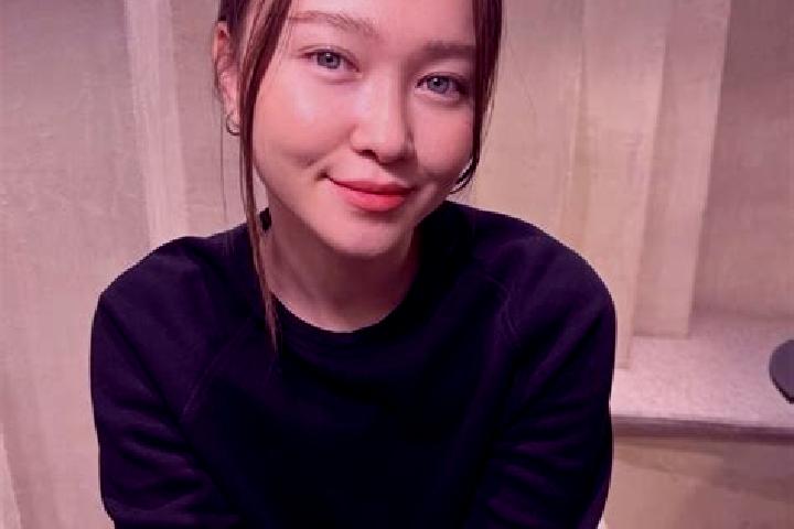 Elizabeth, 26, a chestnut blue-eyed asian companion based in Sam Phran. Offering A-Level, Prostate Massage, Travel Companion, Tantra. Available for incall an...