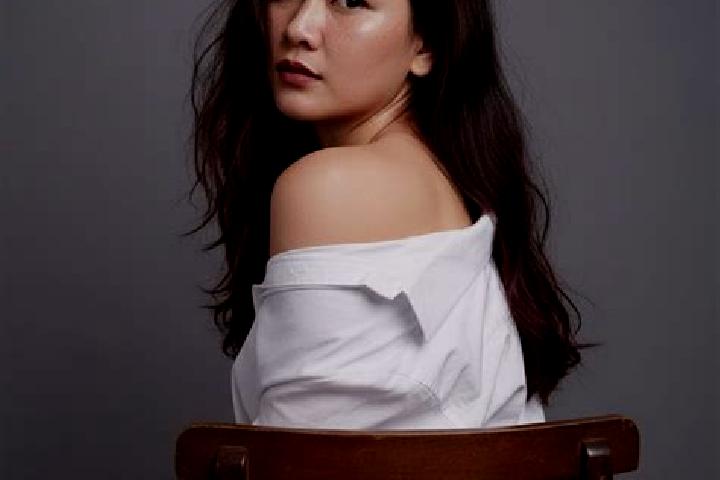 Elizabeth, 26 — Escort in Dahot, Indonesia