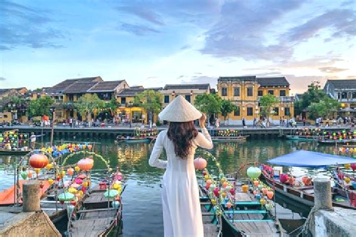 Elizabeth, 26 — Escort in Hoi An, Vietnam