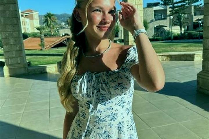 Elizabeth, 26 — Escort in Skye, Australia