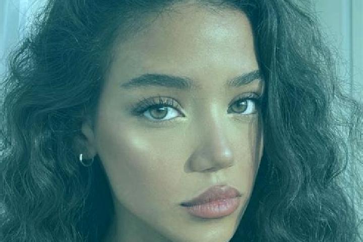 Elizabeth, 27, a black brown-eyed middle eastern companion based in Kizik. Offering Party Girl, CIM, Duos. Available for incall and outcall, day and evening ...