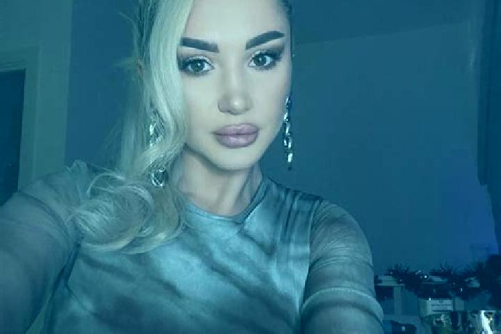 Elizabeth, 27, a blonde amber-eyed latina companion based in Centrache. Offering Domination, BDSM, Dinner Date, GFE, Erotic Massage. Available for incall and...