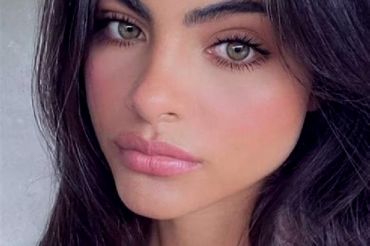 Elizabeth, 27, a brunette blue-eyed indian companion based in Solre-sur-Sambre. Offering Domination, Couples, Erotic Massage, Striptease. Available for incal...