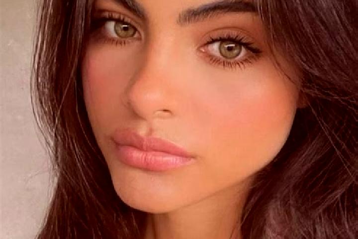 Elizabeth, 27, a brunette green-eyed caucasian companion based in Koltubanovskiy. Offering Roleplay, Fetish, Massage. Available for incall and outcall, overn...