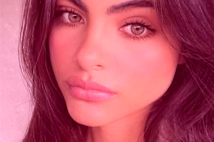 Elizabeth, 27, a brunette green-eyed mixed companion based in Auros. Offering 69, Striptease, Deep French Kissing. Available for incall and outcall, overnigh...