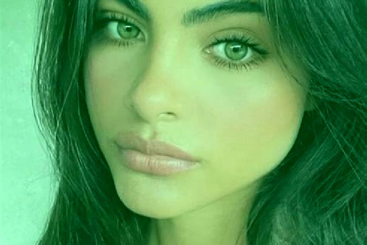Elizabeth, 27, a chestnut hazel-eyed indian companion based in Sezze Scalo. Offering A-Level, Overnight, Erotic Massage, Roleplay, Tantra. Available for inca...