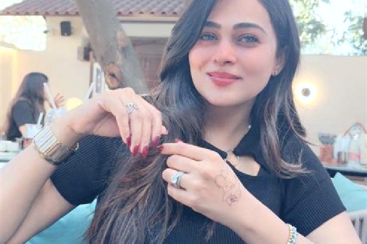 Elizabeth, 27 — Escort in Dhola, India