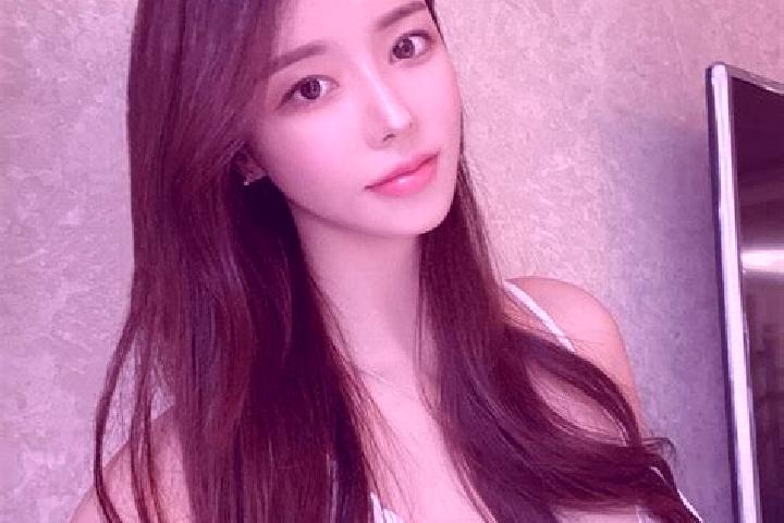 Elizabeth, 27 — Escort in Huangludian, China