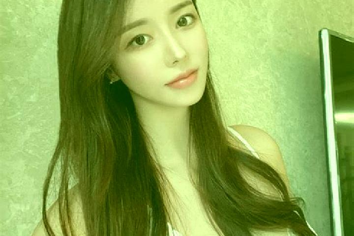 Elizabeth, 27 — Escort in Jingzhuang, China