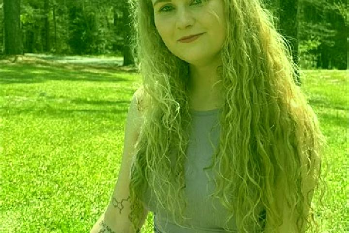 Elizabeth, 27 — Escort in Kings Grant, United States