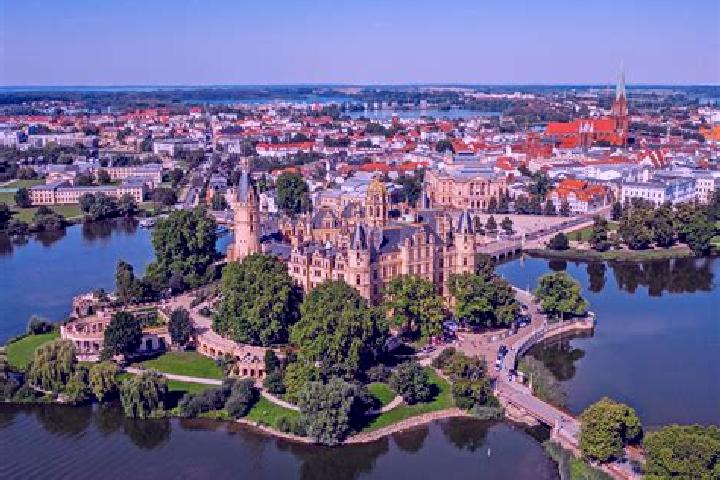 Elizabeth, 27 — Escort in Mirow, Germany