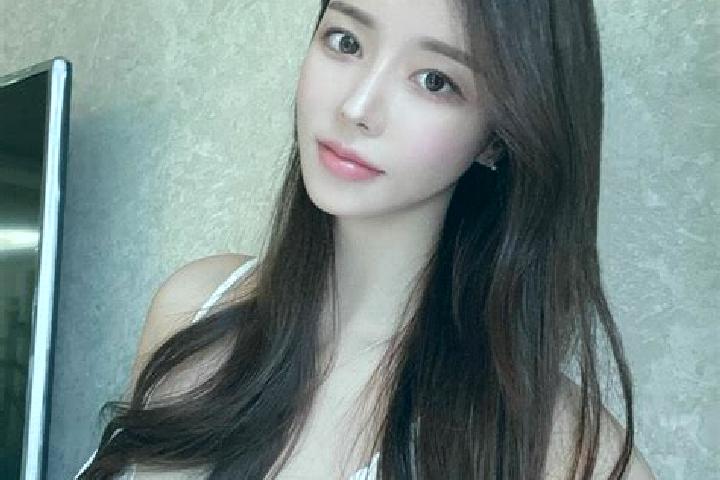 Elizabeth, 27 — Escort in Muzeng, China