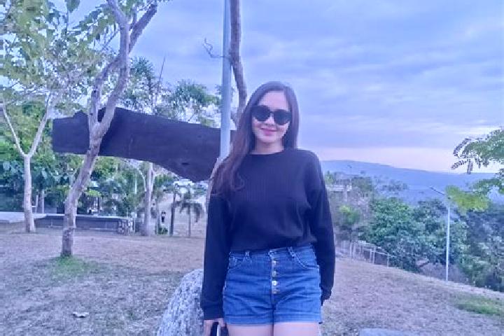 Elizabeth, 27 — Escort in Suyo, Philippines