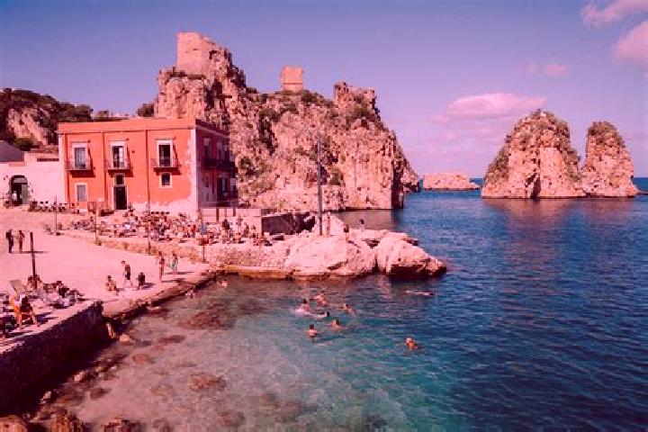 Elizabeth, 27 — Escort in Tonnara di Bonagia, Italy