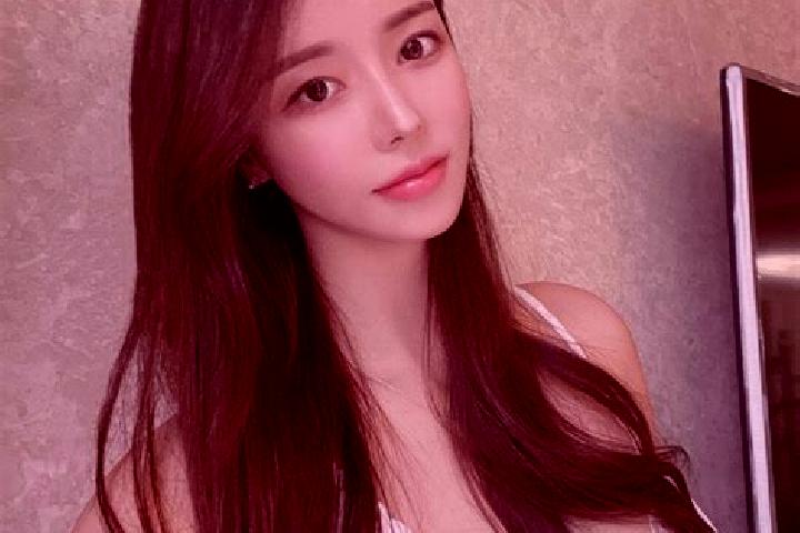Elizabeth, 27 — Escort in Xionghe, China