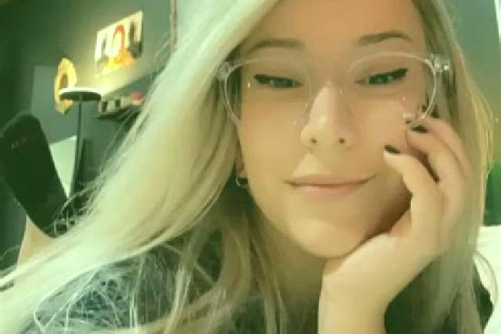 Elizabeth, 28, a blonde grey-eyed caucasian companion based in Moehlau. Offering GFE, Party Girl, Erotic Massage. Available for incall and outcall, overnight...
