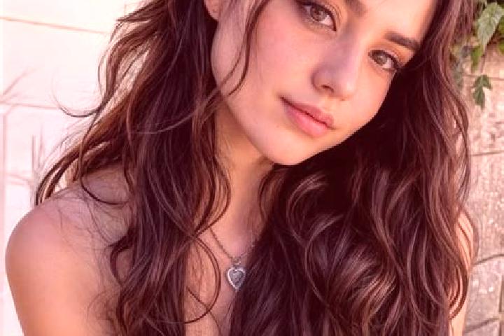 Elizabeth, 28, a chestnut hazel-eyed caucasian companion based in Ramian. Offering Erotic Massage, BDSM, Overnight. Available for incall and outcall, overnig...