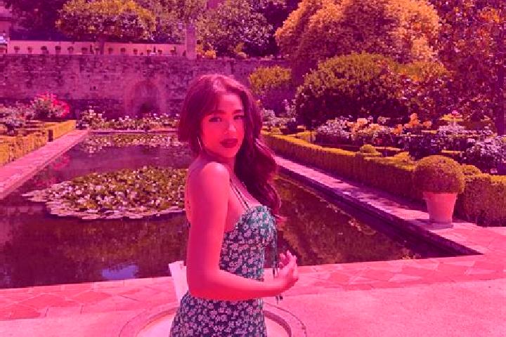 Elizabeth, 28 — Escort in Briantes, France