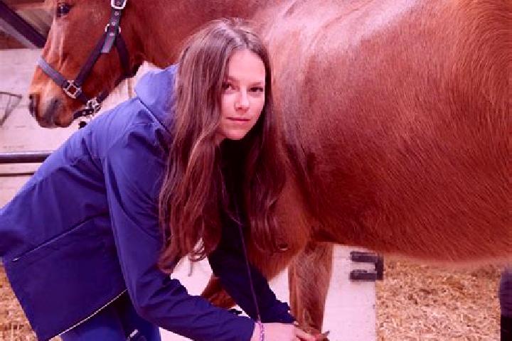 Elizabeth, 28 — Escort in Campagne-les-Boulonnais, France