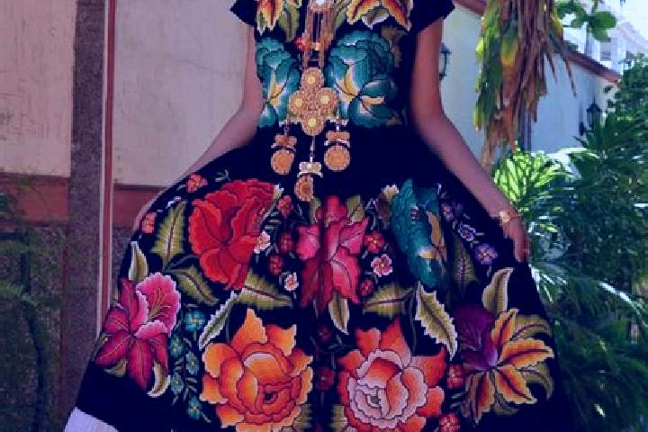 Elizabeth, 28 — Escort in Colonia Huilotepec, Mexico