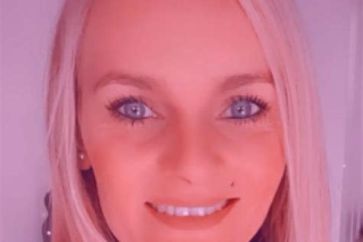 Elizabeth, 28 — Escort in Le Coux, France