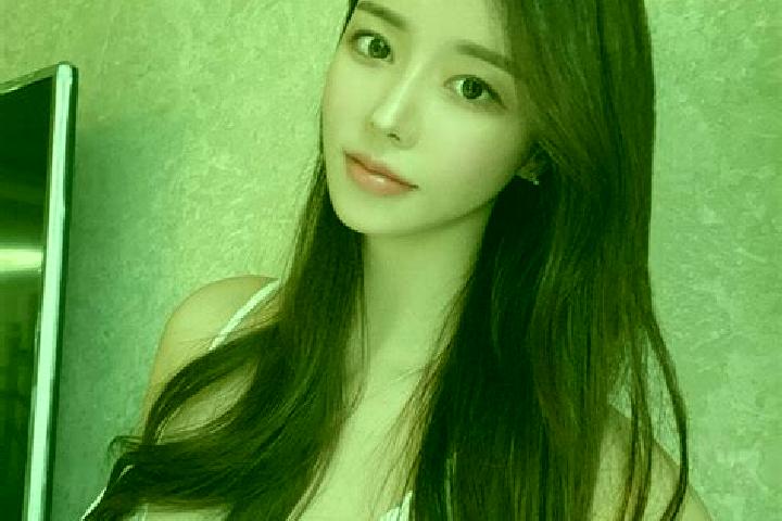 Elizabeth, 28 — Escort in Liangfang, China