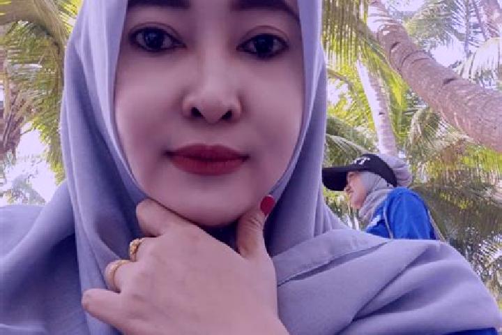 Elizabeth, 28 — Escort in Mentaras, Indonesia