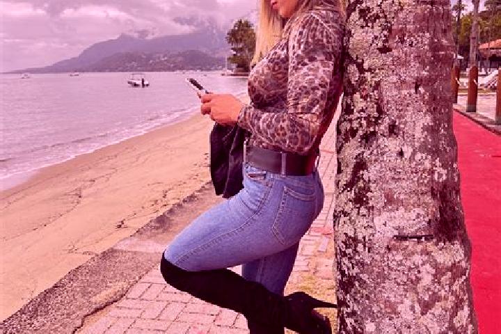 Elizabeth, 28 — Escort in Sales, Brazil