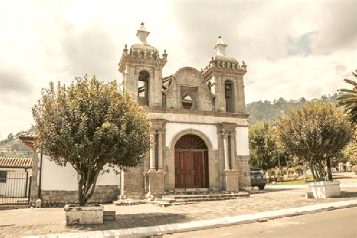 Elizabeth, 28 — Escort in San Bartolome de Pinllo, Ecuador