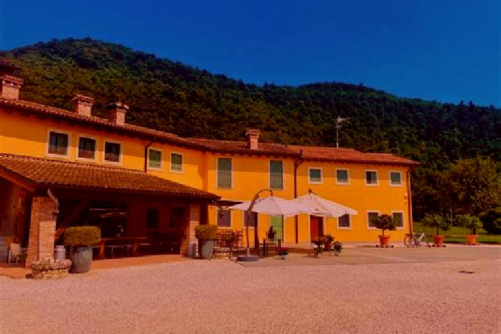 Elizabeth, 28 — Escort in Semproniano, Italy