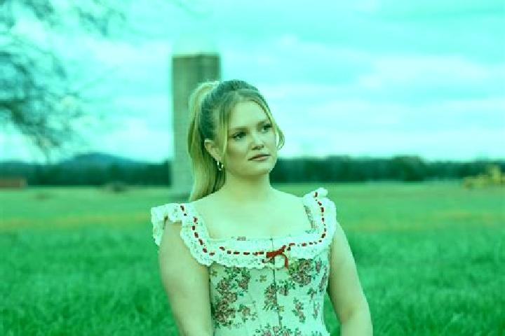 Elizabeth, 28 — Escort in Shueyville, United States