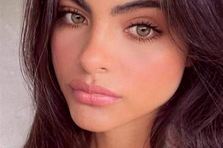Elizabeth, 29, a chestnut dark-eyed indian companion based in Haydan. Offering Striptease, Travel Companion, Girlfriend Experience. Available for incall and ...