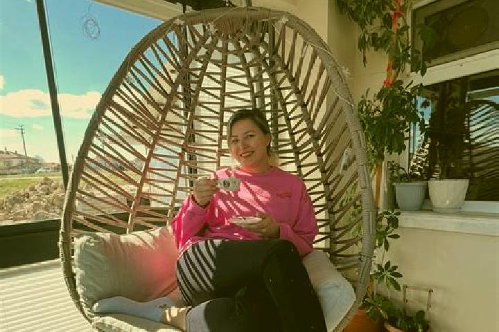 Elizabeth, 29 — Escort in OEzbilek, Turkey