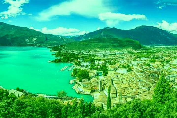 Elizabeth, 29 — Escort in Pianezze del Lago, Italy