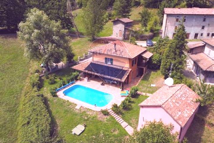 Elizabeth, 29 — Escort in Villa Minozzo, Italy