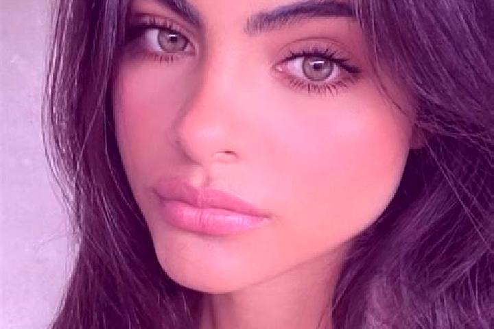 Elizabeth, 30, a auburn amber-eyed indian companion based in Great Shefford. Offering Tantra, OWO, Duos. Available for incall and outcall, overnight bookings...