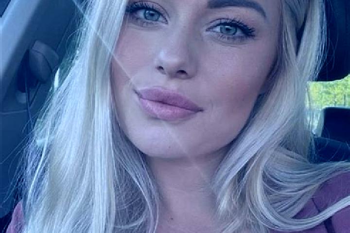 Elizabeth, 30, a blonde hazel-eyed ebony companion based in Magnacavallo. Offering Erotic Massage, CIM, 69, Couples. Available for incall and outcall, overni...